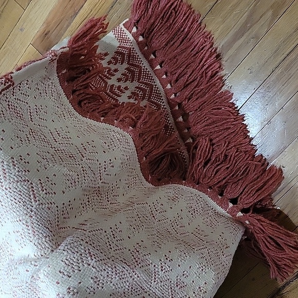 Vintage peachy geometric woven throw blanket with fringe 44" x 60" - Picture 6 of 6